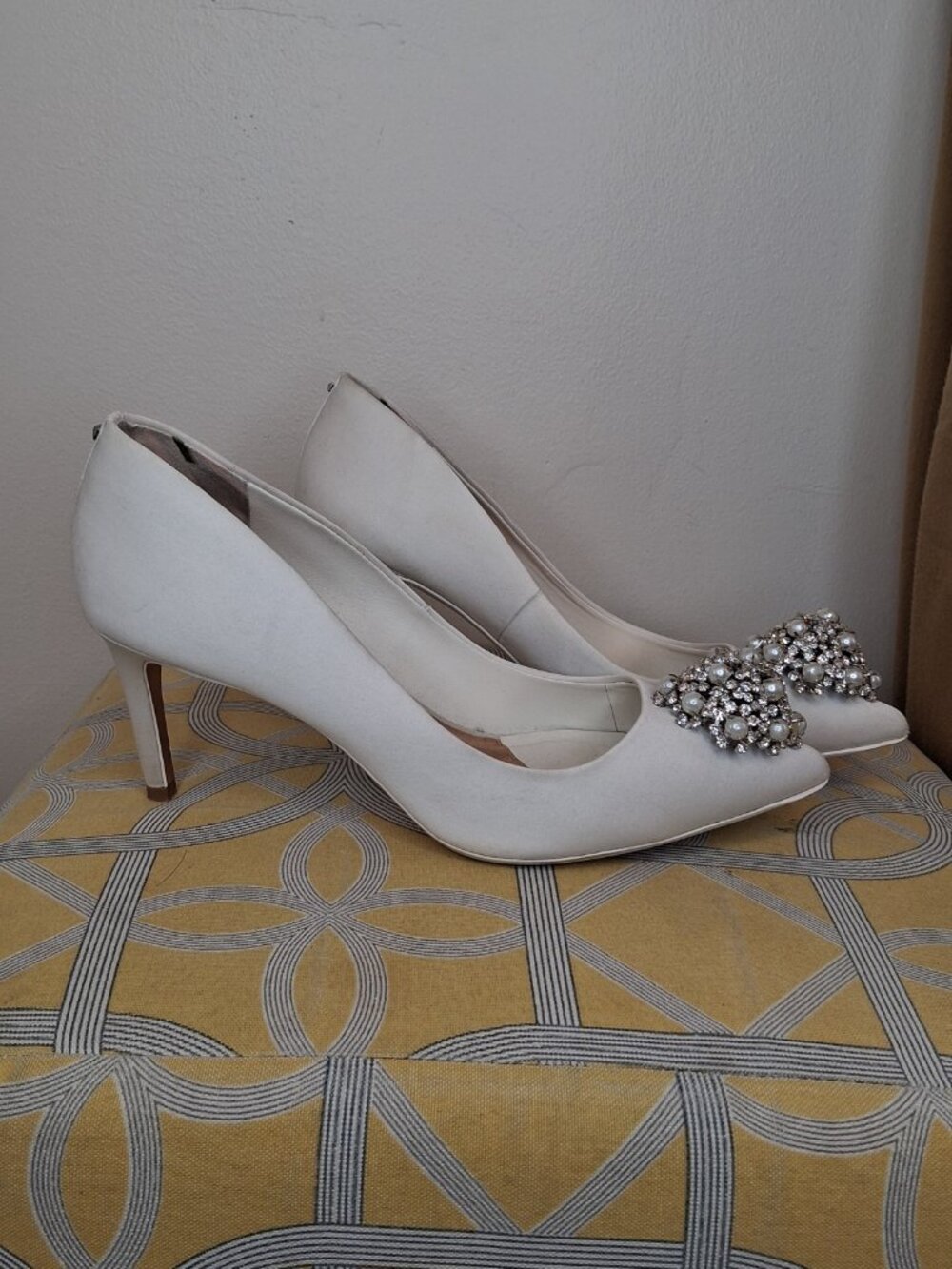Ted Baker - White Formal Brooch Heels Size 9 - Picture 4 of 8